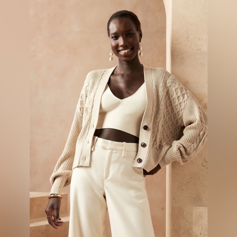 Banana Republic Cotton Hemp Cardigan in cream size medium